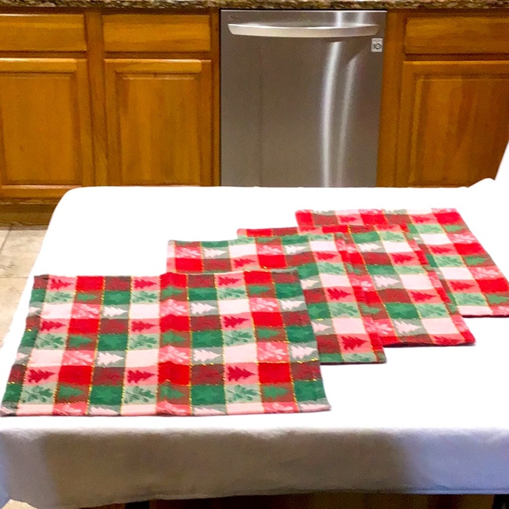 Set of four reversible Christmas place mats, gently used